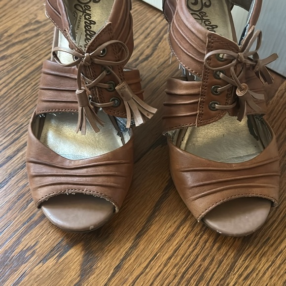 🌿Seychelles women’s whiskey leather sandals with heel 3 3/4”, size 7🌿 - Picture 2 of 8